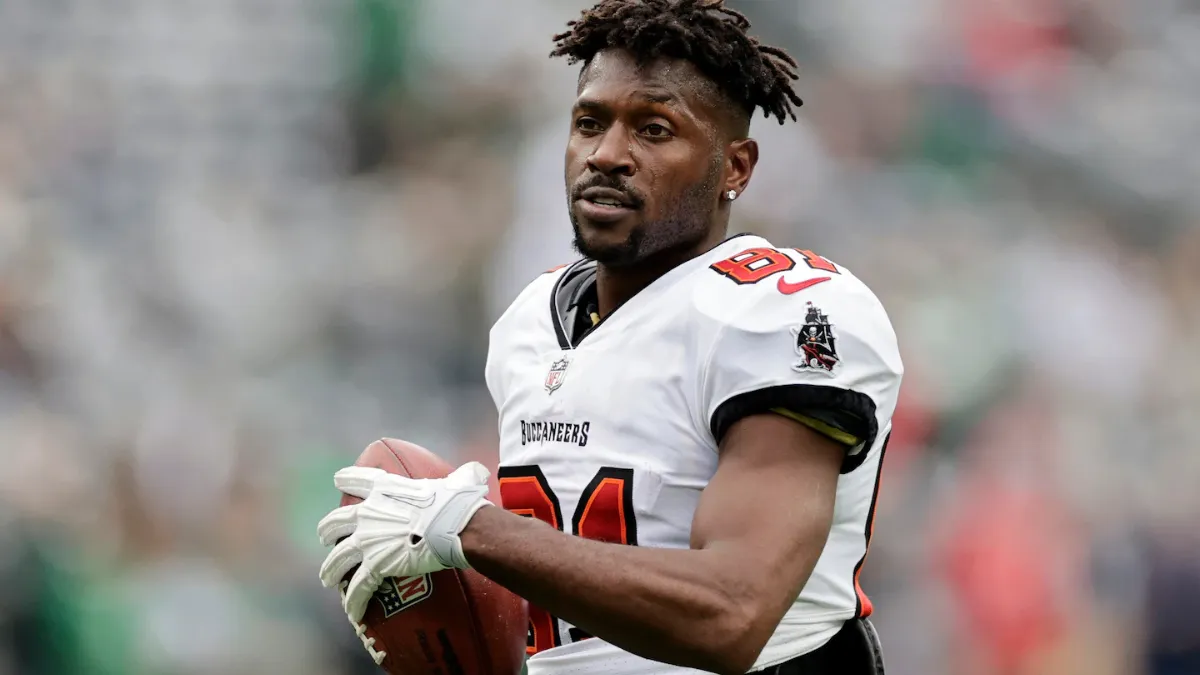 Antonio Brown reportedly wanted for attempted murder charge after boxing incident in May